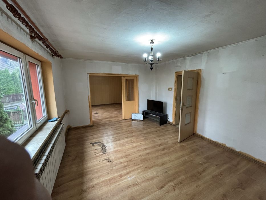 Dom z potencjalem 195m, dzialka 15.7 ar, pomieszczenia gospodarcze.