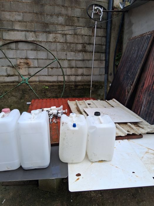 Bidois de dertergente vazios