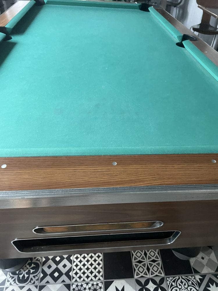Mesa de  Snooker com moedeiro