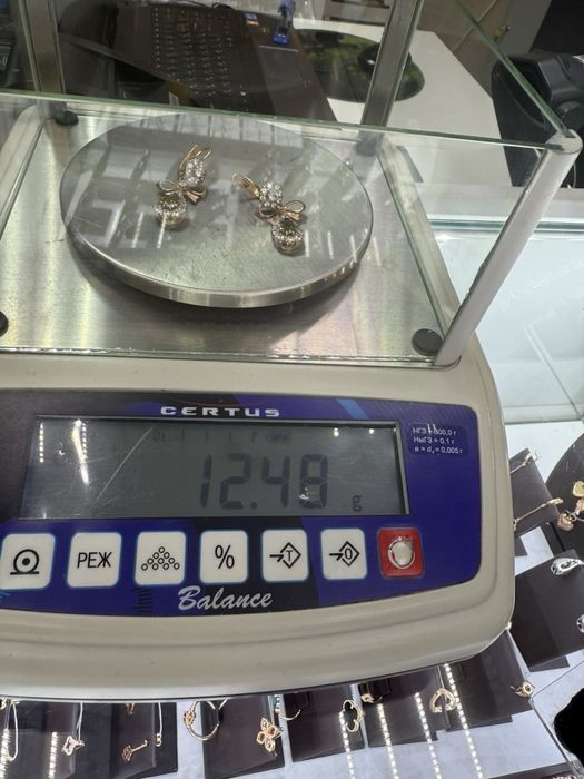 Продам золотые сережки