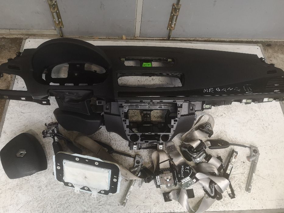 Deska konsola Airbag Renault Megane III lift orginalna pasy