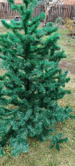 Штучна новорічна ялинка