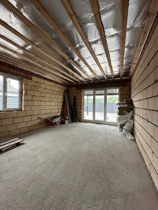 Одноповерховий будинок в Дмитрівці поруч ліс та центральна дорога