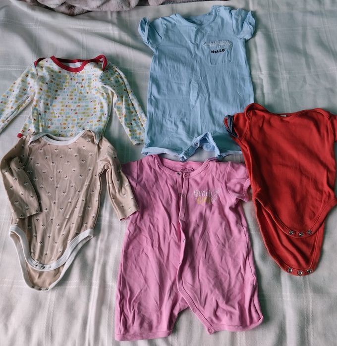 Віддам безкоштовно одяг