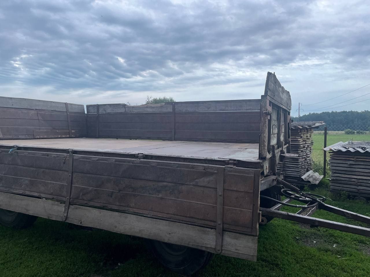 Продам прицеп 2 п т с 4 з документами.