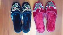 Pantufas NOVAS de veludo e com brilhantes  9€ cada. Os 2 pares 15€