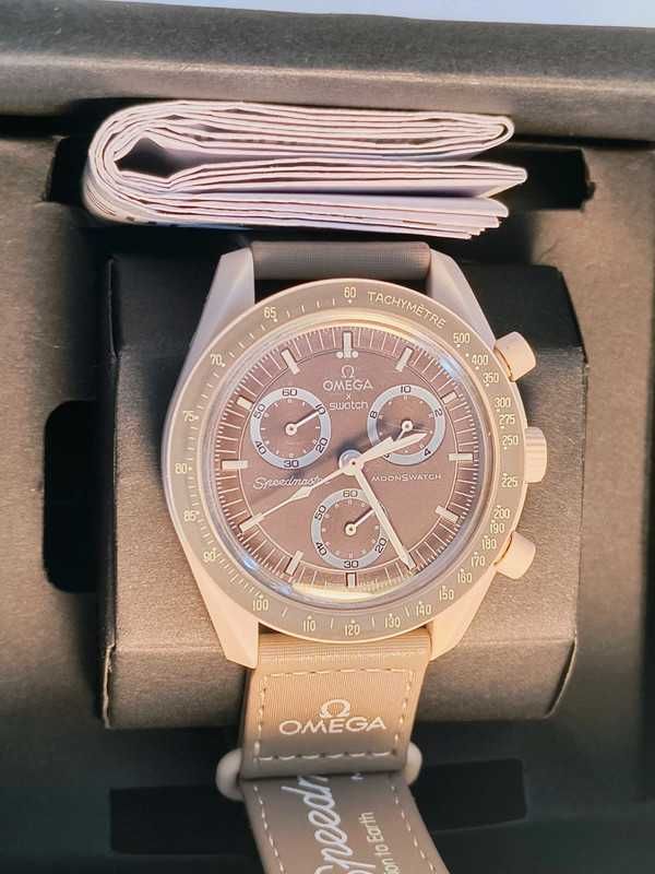 Omega Swatch Desert SO33T103 – Kolekcja Piaskowych Inspiracji