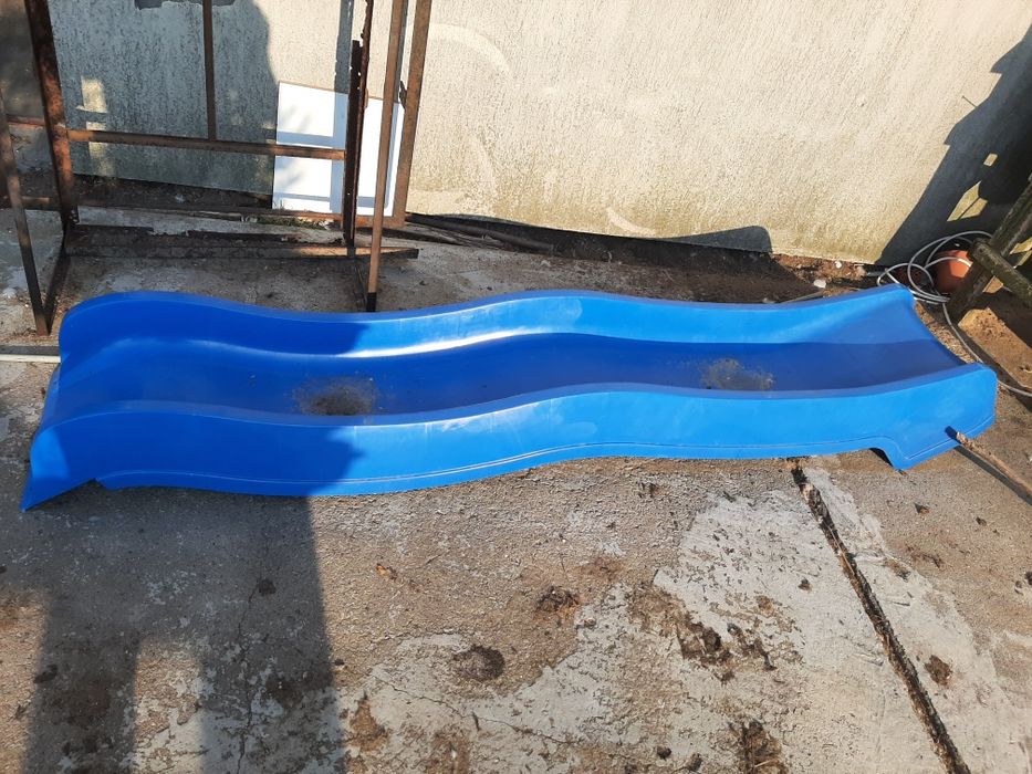 Sprzedam zjeżdżalnie niebieską.