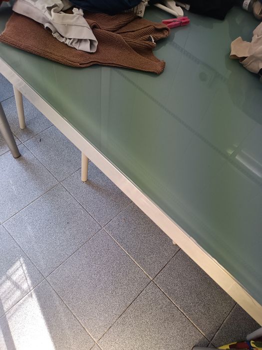 Mesa de vidro de cozinha