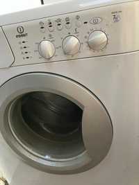 Máquina de lavar roupa usada