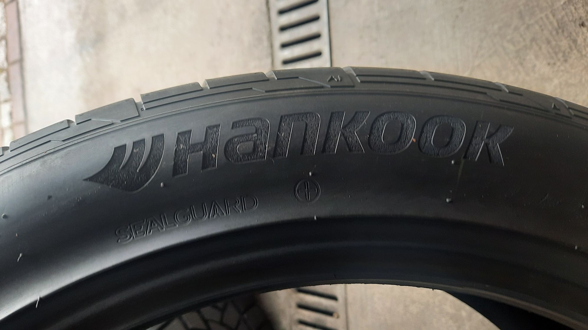 Hankook 2x 255/45 R20 2x 235/50 R20 EV Electric
