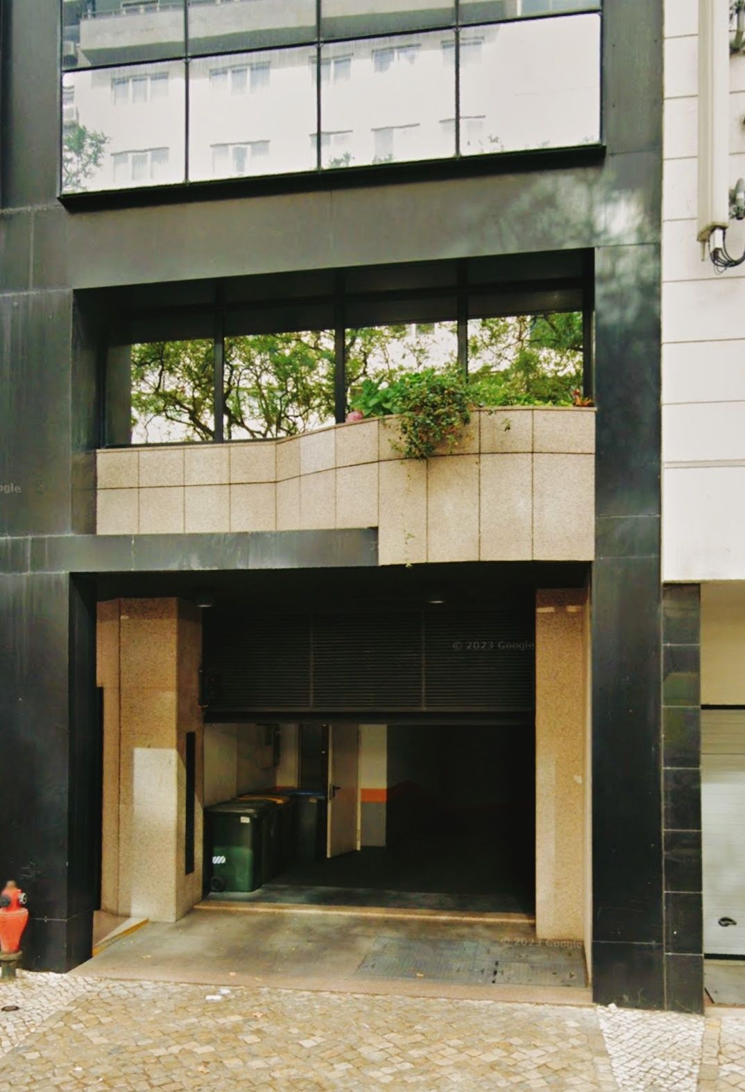 Gabinete (Av. 5 de Outubro 151)