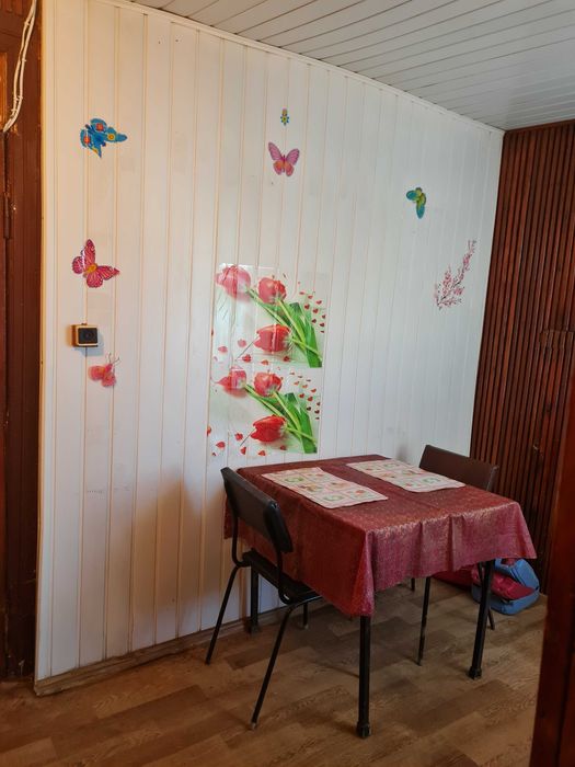 Продам столы и стулья  б/у, можно в кухню, предприятие, любое помещени