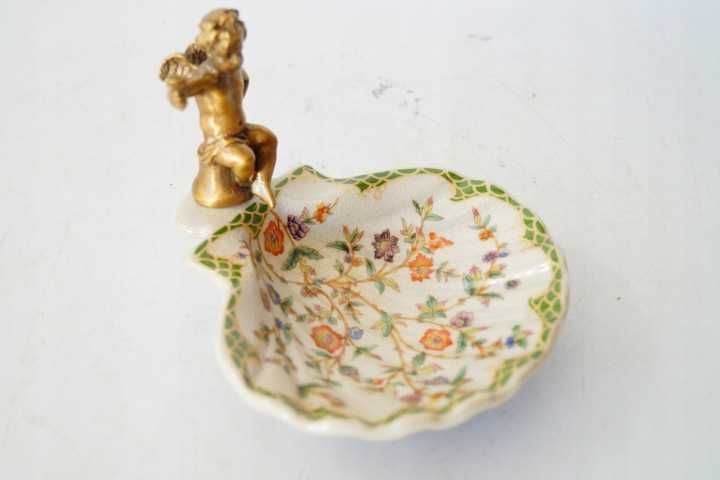 Mydelniczka paterka z aniołkiem porcelana + brąz