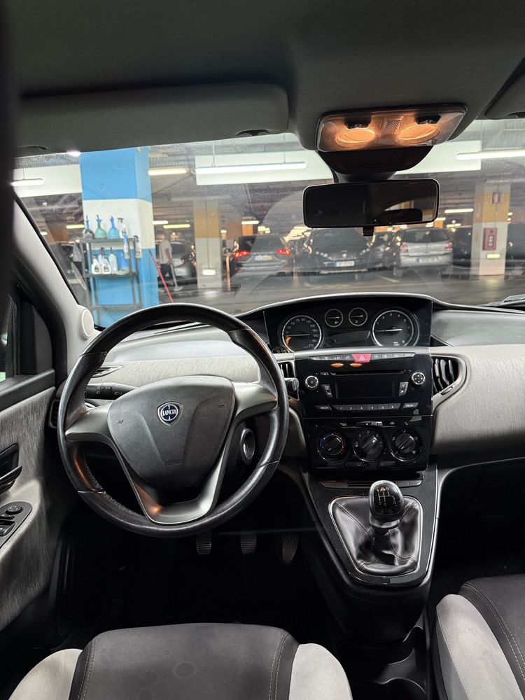 Lancia ypsilon 1.2 gasolina de 2014 com 130.000km nacional finaciament