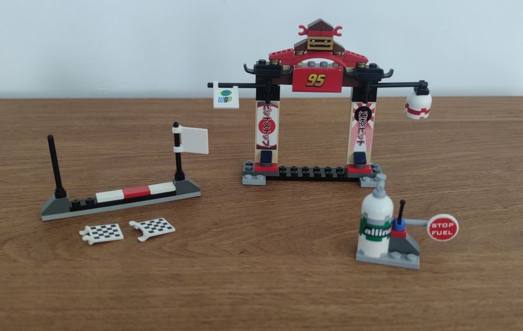 LEGO Cars 2 Auta 2 Stanowisko Disney 8206