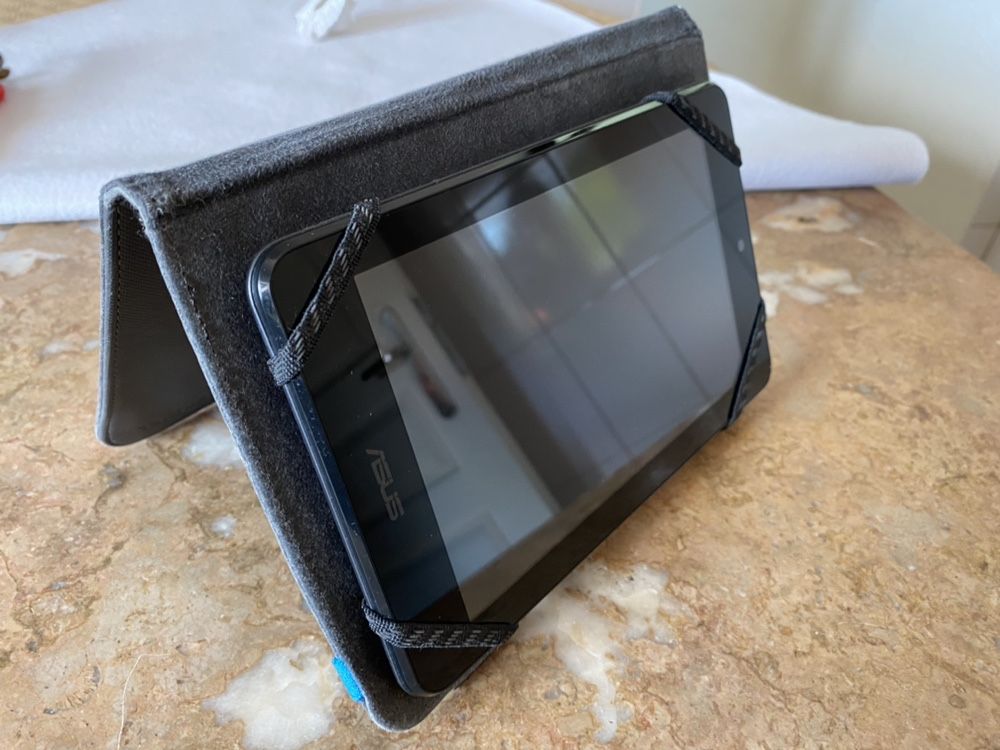 Tablet Asus com capa