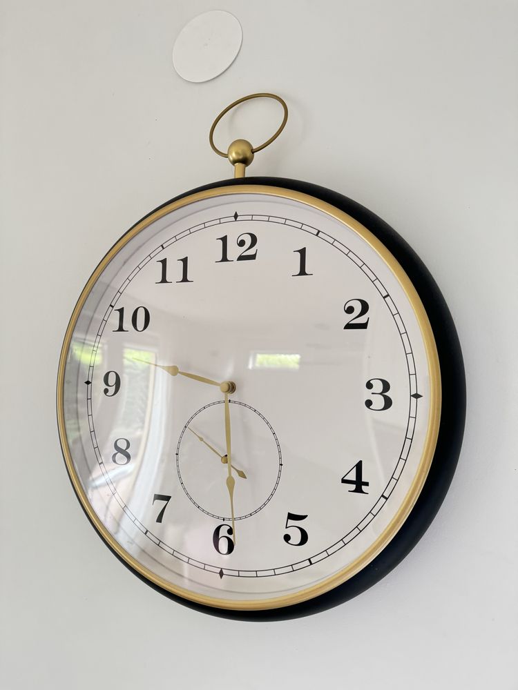 Ikea KUTTERSMYCKE zegar ścienny 46 cm czarny zloty