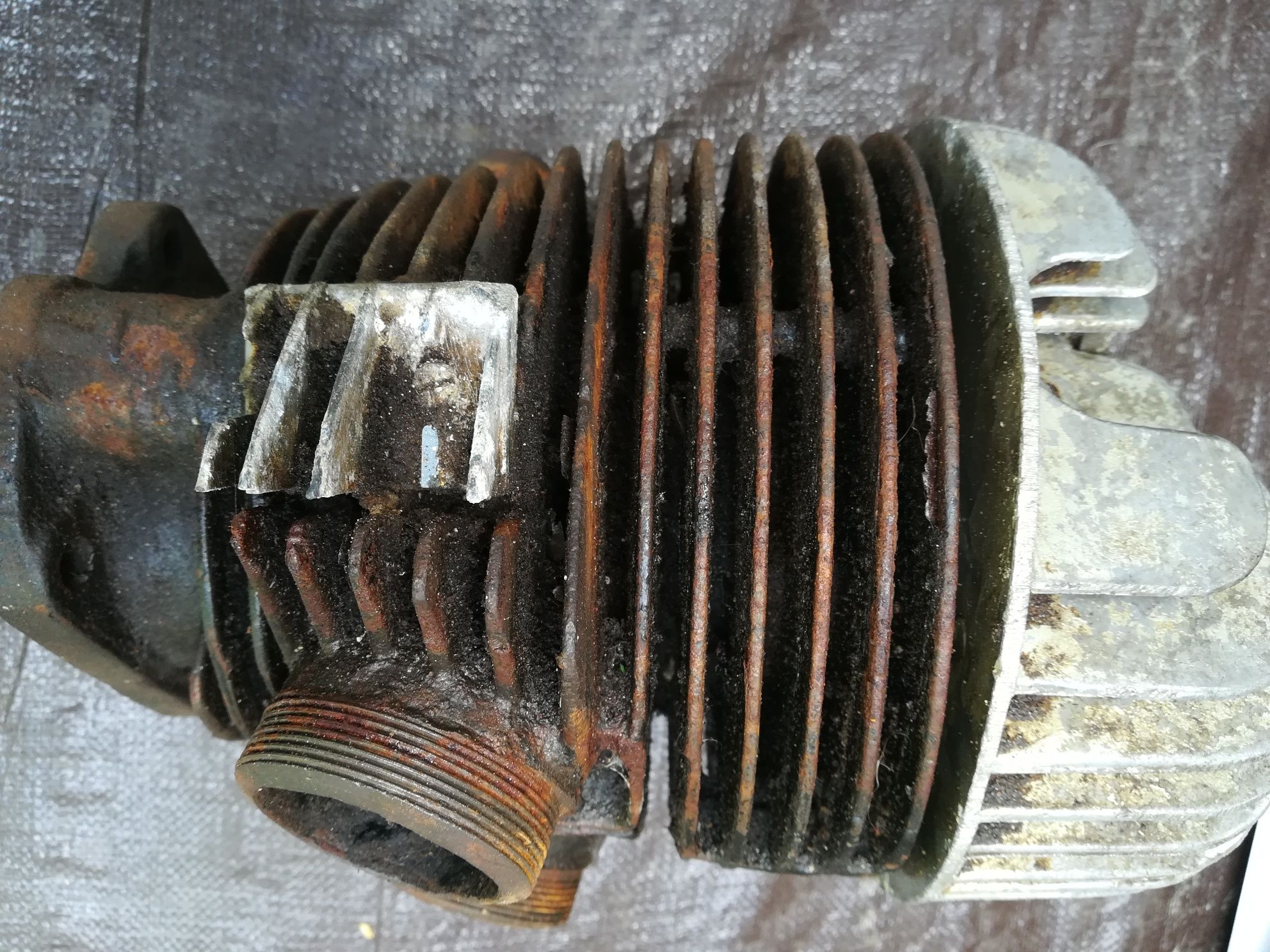Cylinder z głowicą IŻ49 nieużywany