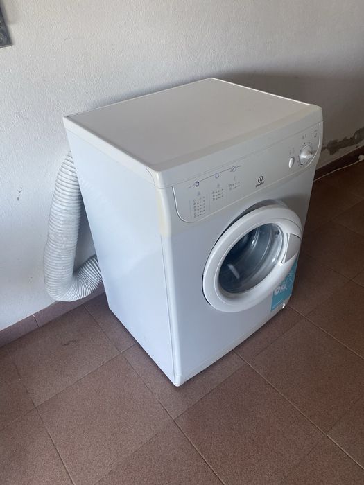 Maquina de secar roupa Indesit