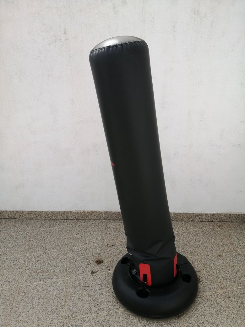 Saco de boxe insuflável
