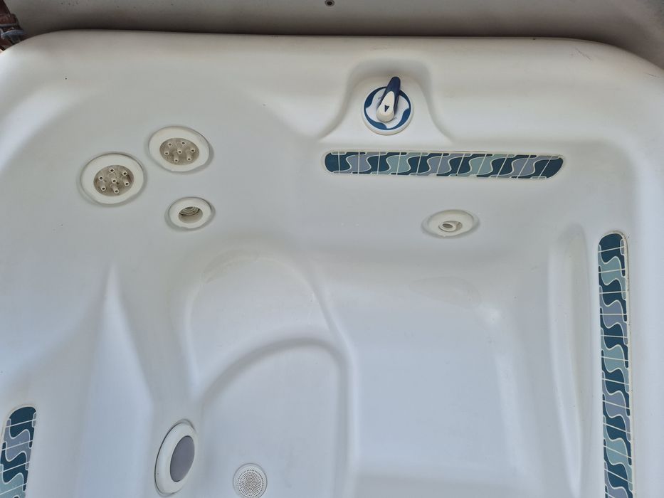 Jacuzzi ogrodowe używane Hotspring 3️⃣ osobowe 
- 5 osobowe 
- stan b