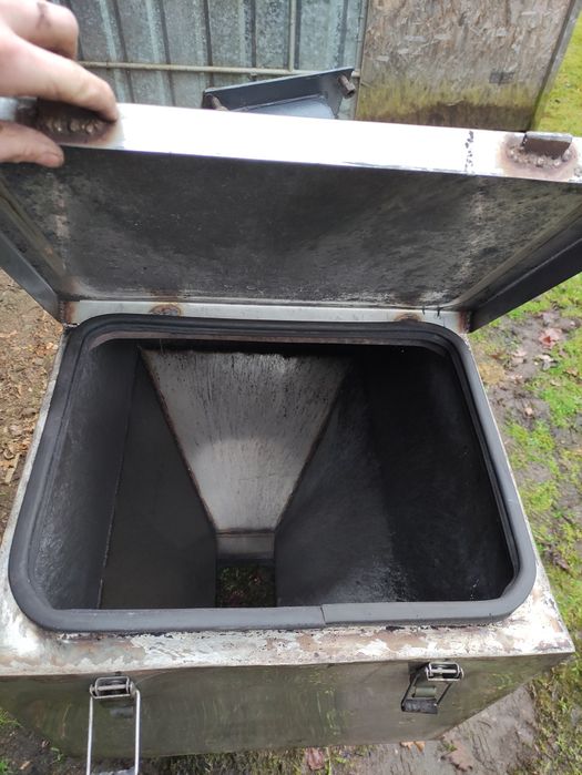 Zasobnik podajnika ekogroszku, zbiornik podajnika