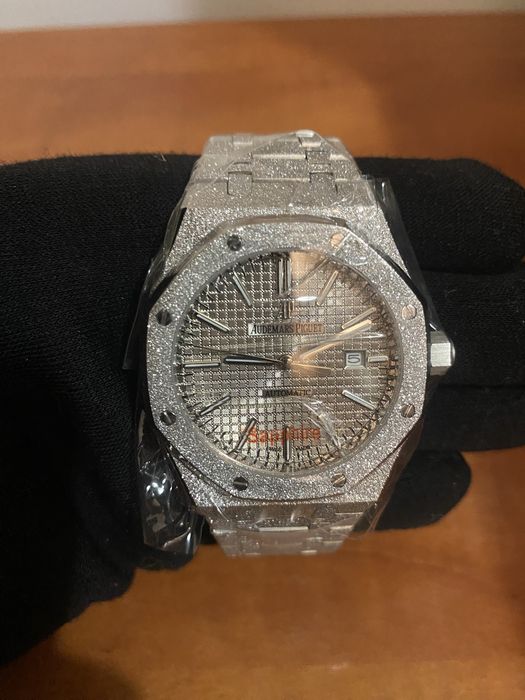 Audemars Piguet Royal Oak Frosted Silver Dial *NOVO*