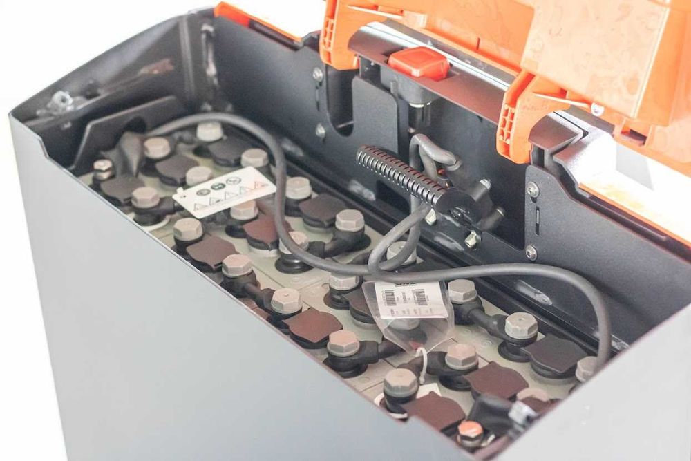 Складська техніка TOYOTA / BT. Штабелери, візки, річтраки, комісіонери