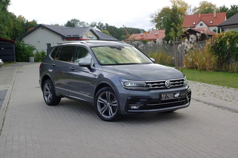 Volkswagen Tiguan AllSpace_R-line_4x4_Panorama_Masaże_VirtualCockpit_Hak_4xGrzane Fotele
