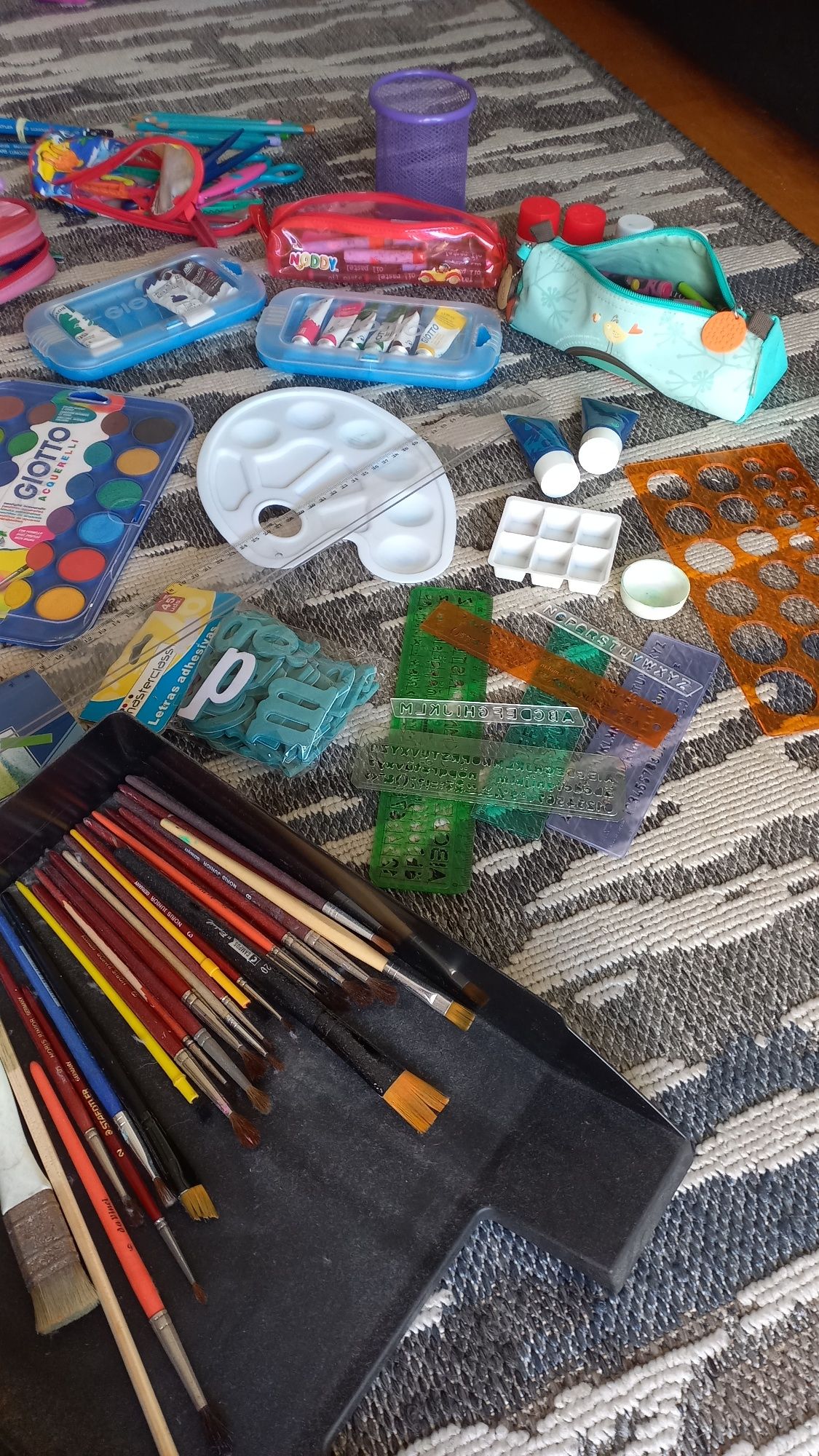 material de desenho, pintura, etc