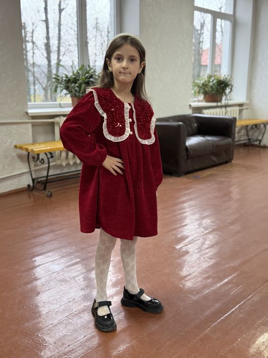 Червона сукня для дівчинки