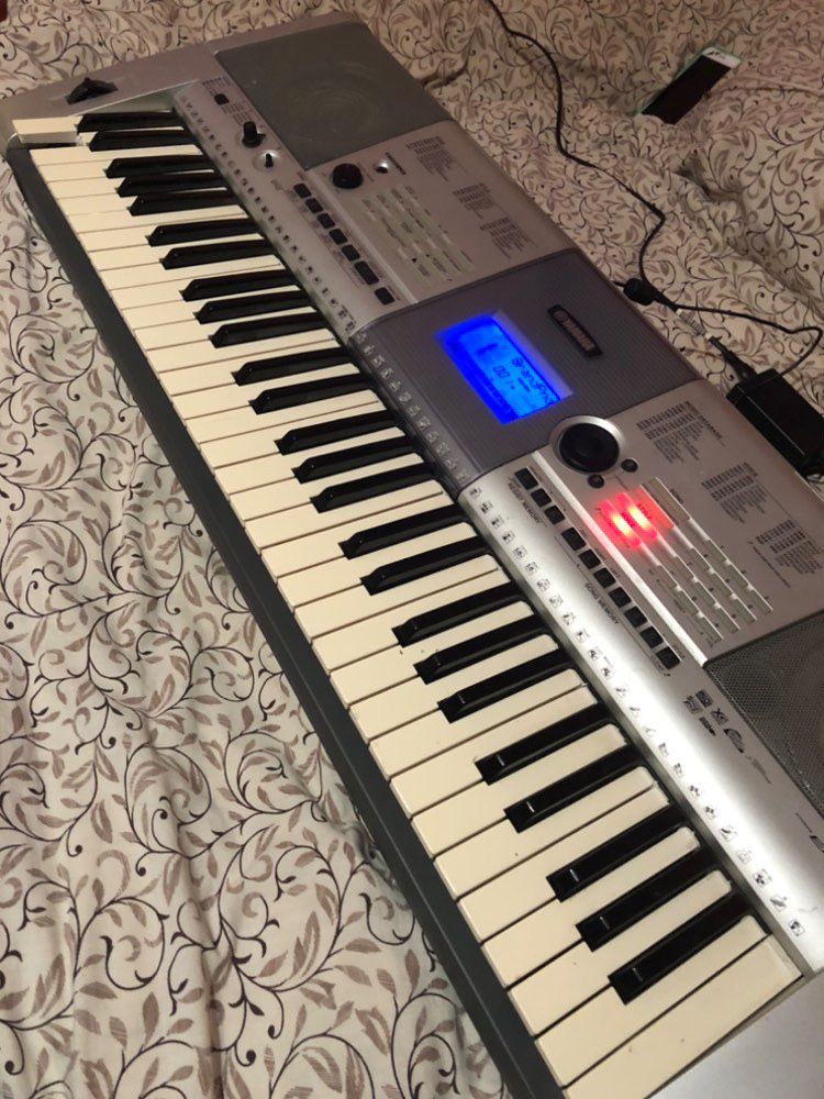 Yamaha PSR E 403
