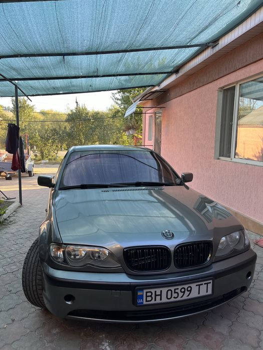 Продам свіжовикрашену бмв е46