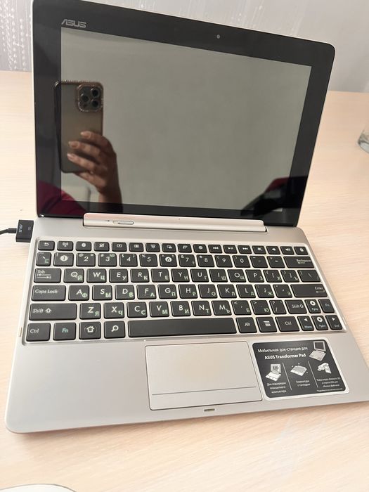 Планшет з док станцією Asuz  Transformer Pad Infinity