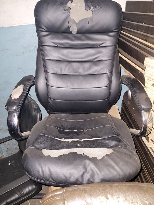 Продам крісло офісне