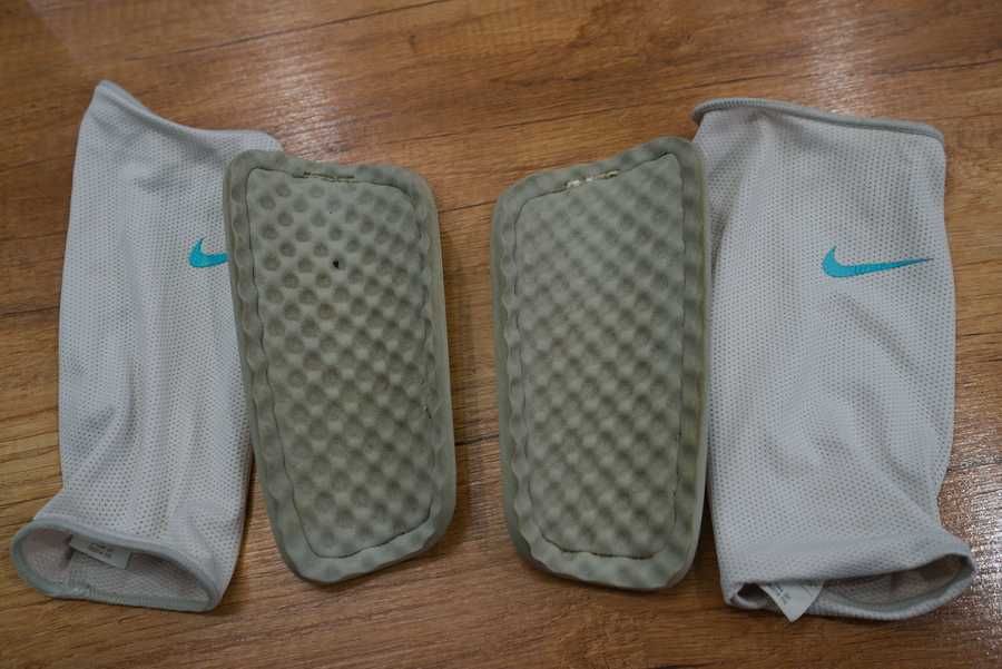 Ochraniacze piłkarskie nike