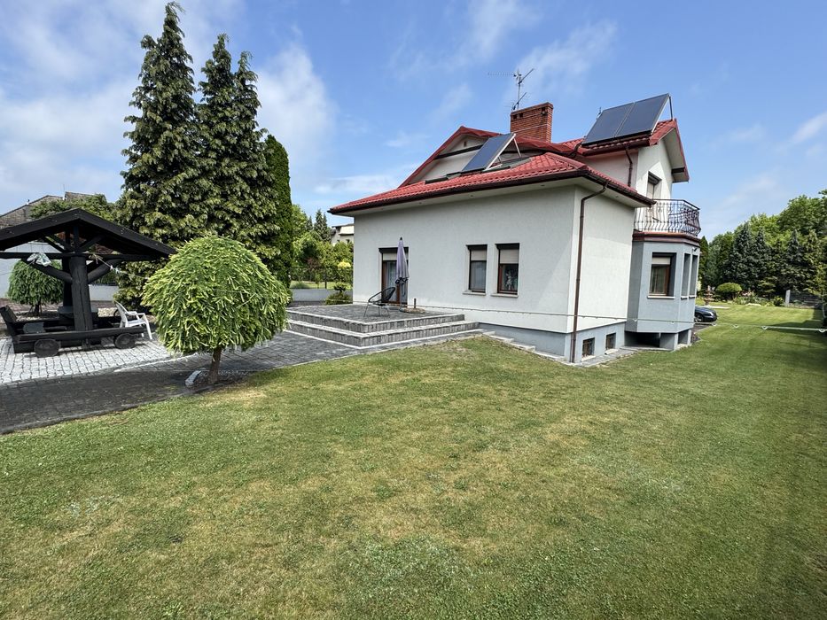 Dom Wyczerpy  + hala magazynowa + basen + działka 2500m