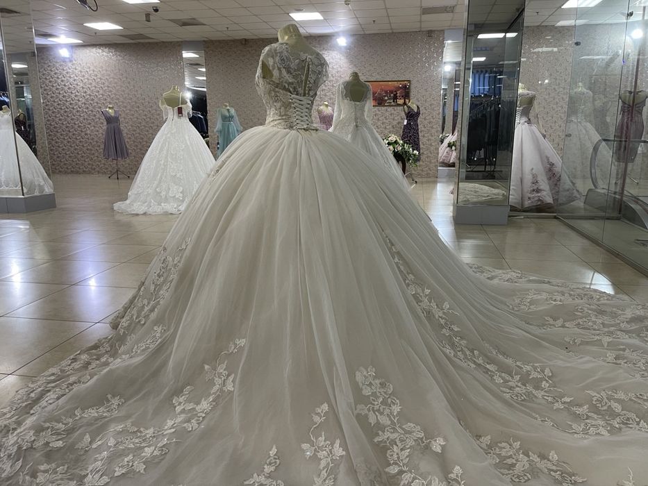 Нова колекція пишних суконь
