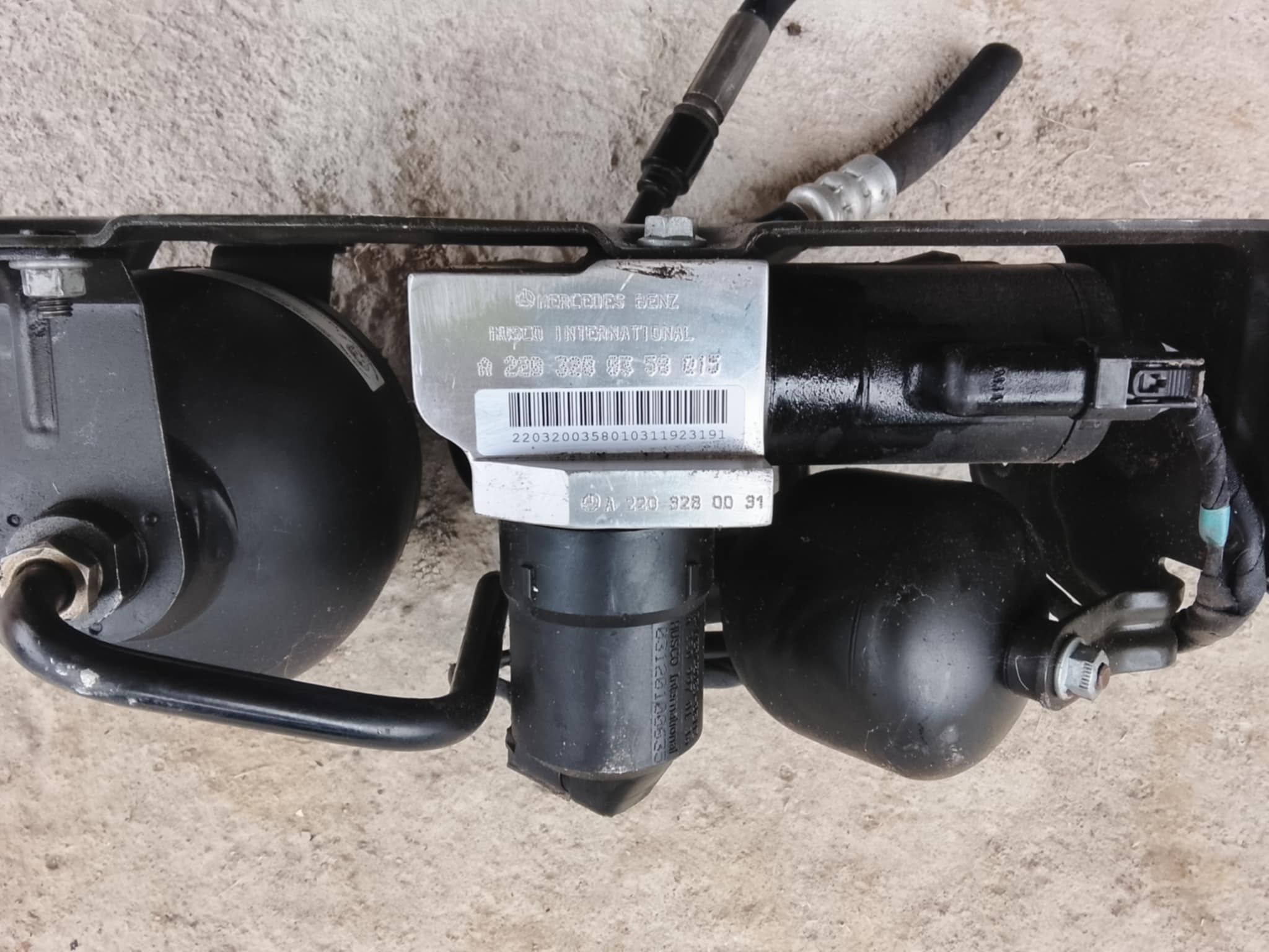 Mercedes SL R230 55 AMG blok zaworu zawieszenia ABC