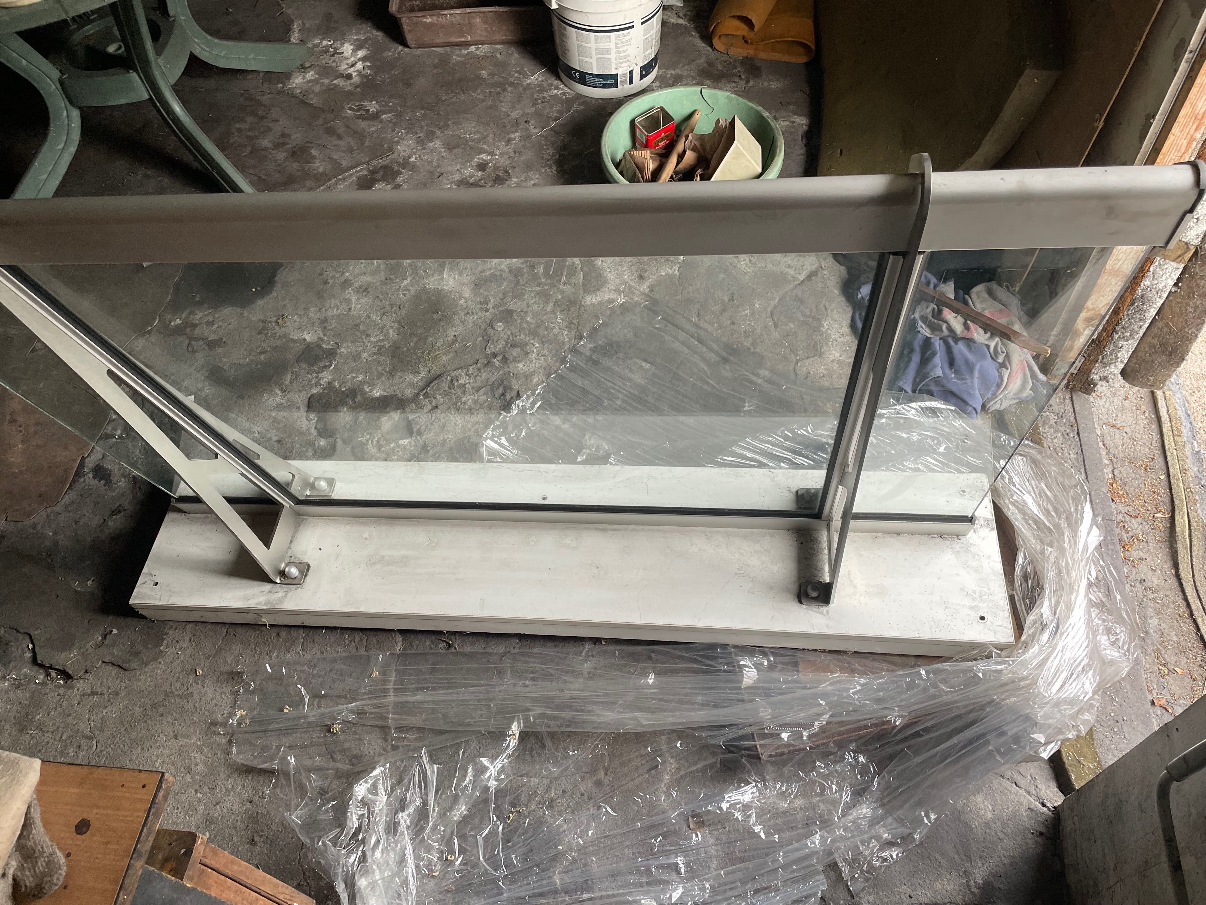 Daszek aluminiowy nad drzwi wypełnienie szkło