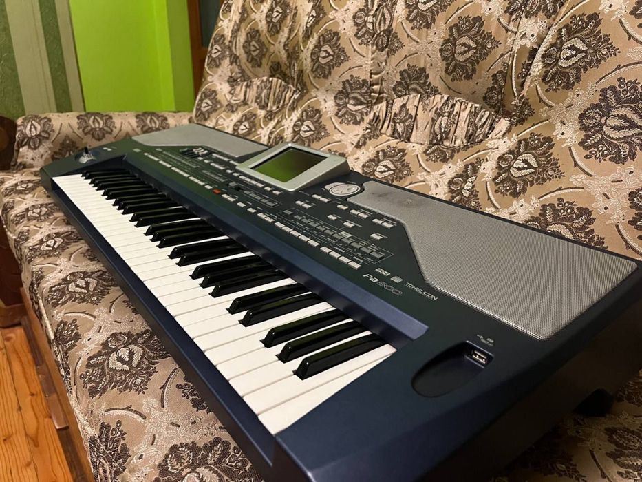 Синтезатор Korg pa800 в робочому стані