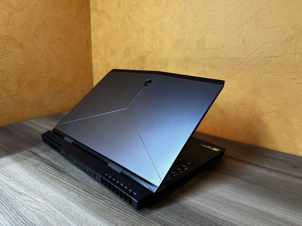 Большой 17.3 Игровой Ноутбук Alienware(Core i7/GTX1070/512/16D4/120hz)