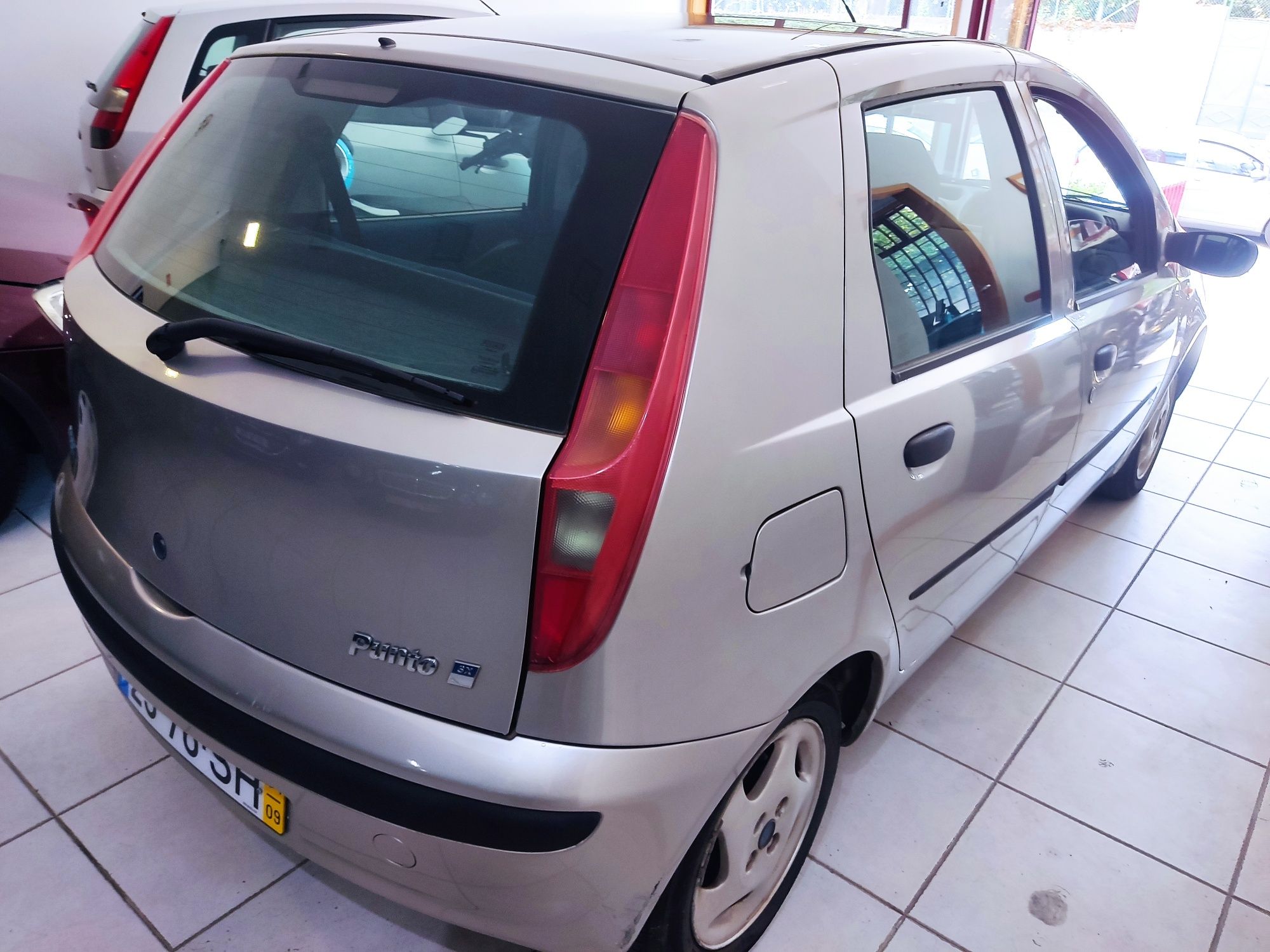 Fiat Punto 1.2 CAIXA AUTOMÁTICA