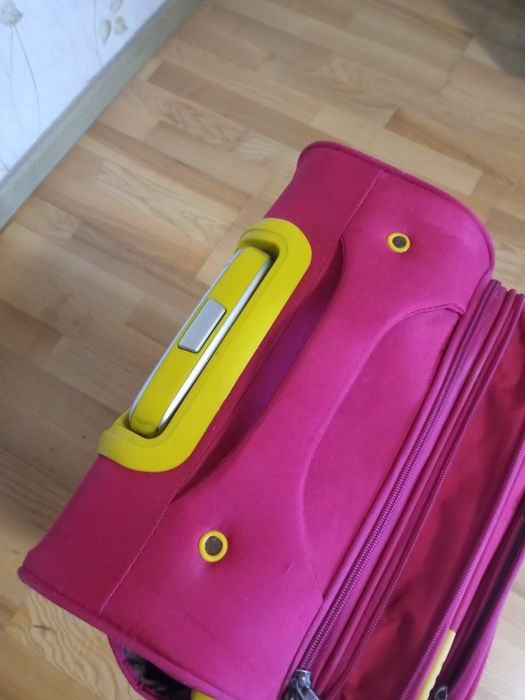 Продам отличный чемодан на колесах Leader Polo