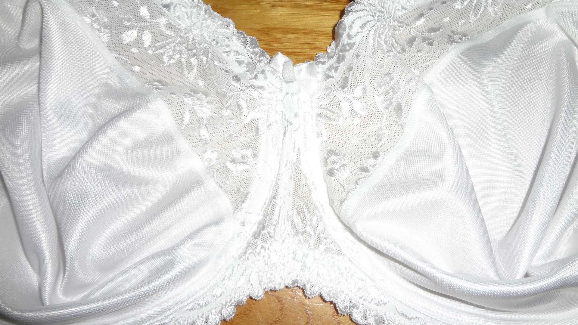 Biustonosz Triumph Ladyform Soft W 85G minimizer, nowy, biały