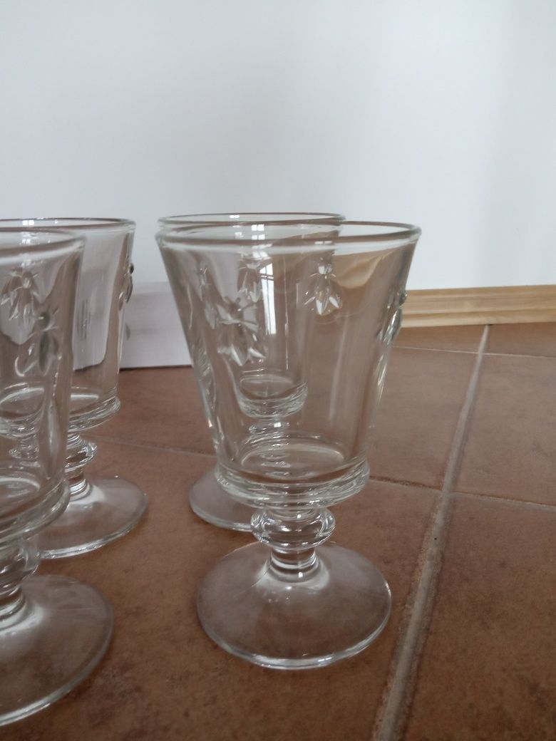 Kieliszki /pucharki do wina.