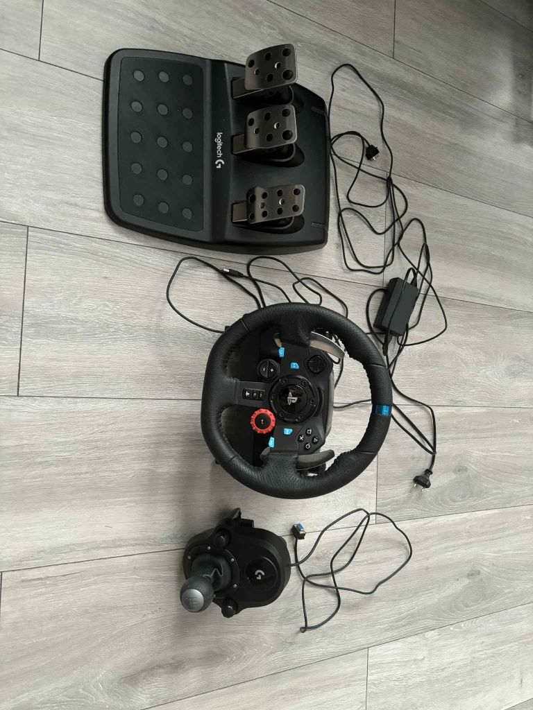 Kierownica Logitech g29 + drążek zmiany biegów