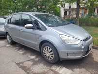 Ford S-Max z 2006 r. auto z przestrzennym wnętrzem