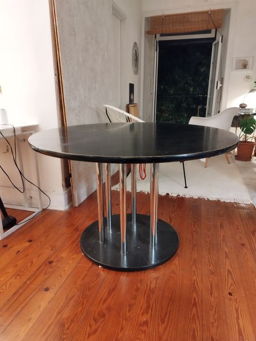 Mesa redonda preta desdobrável, desmontável